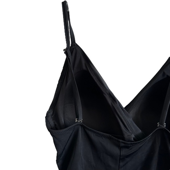 H&M black slimming swimsuit - Picture 3 of 7